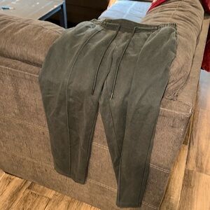 Pleated Sweatpants